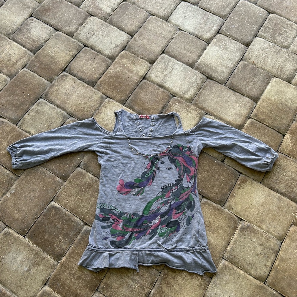 Gray Cold Shoulder Top with Feather Design
